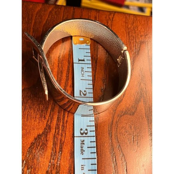 Buckle Shaped Modern Silver-Tone Hinged Bracelet! - Picture 2 of 13
